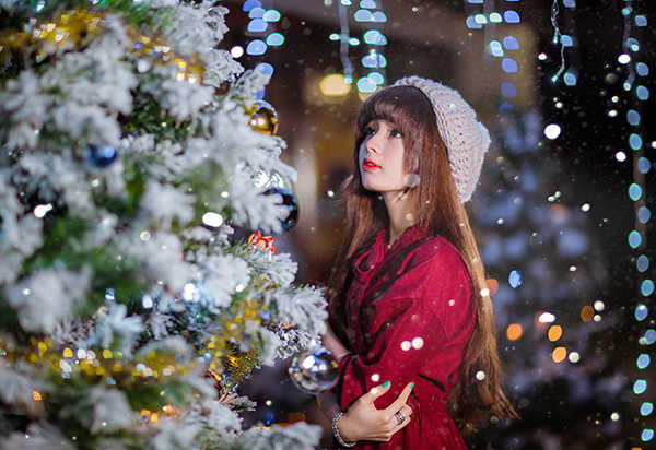 Hãy đến với bộ sưu tập ảnh Noel đẹp nhất, để cùng trải nghiệm bầu không khí lễ hội sôi động, mang đến những kỷ niệm đầy ý nghĩa. Hãy chọn cho mình một góc cảnh thiên nhiên tuyệt vời và bắt đầu chụp nhé! Bộ sưu tập ảnh Noel đẹp này sẽ giúp bạn bắt đầu năm mới với chương trình ảnh đặc biệt, mang lại cho bạn những trải nghiệm đầy mới lạ và thú vị.