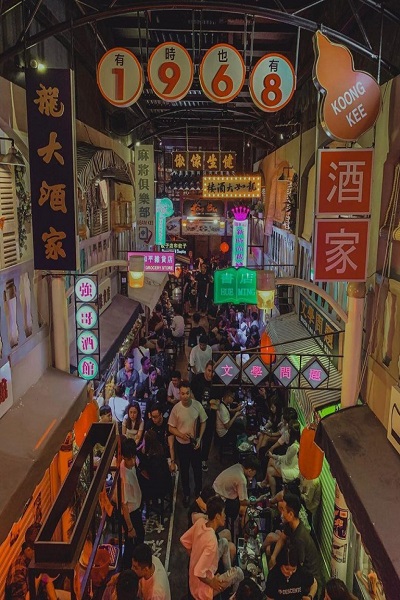 Hẻm bia thích hợp chụp ảnh style Hong Kong
