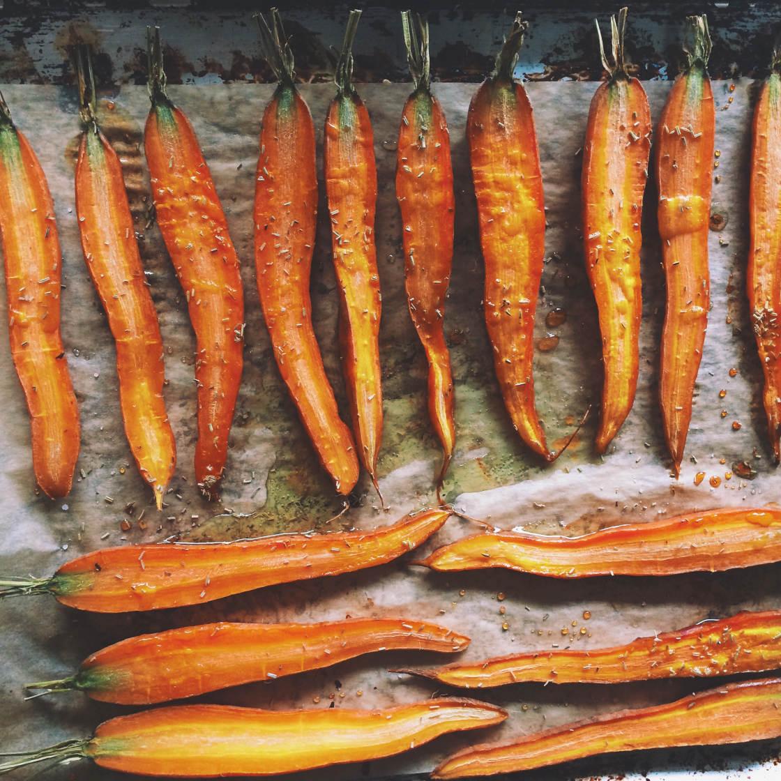 Những củ cà rốt được cắt sáng tạo và xếp đều