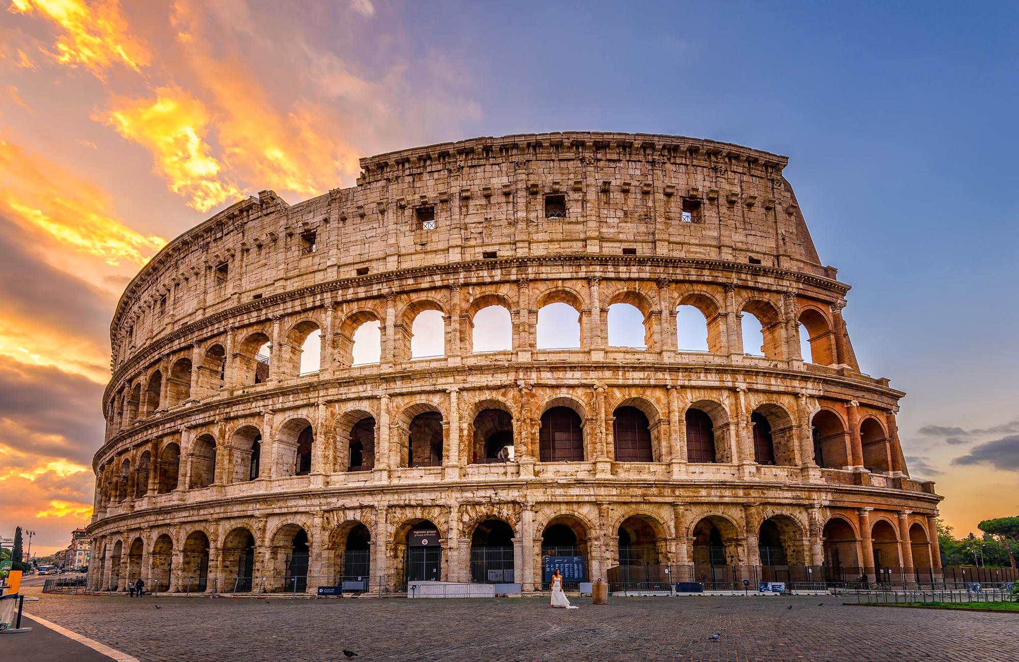 Rome là điểm đến tham quan du lịch của rất nhiều du khách trên thế giới, không chỉ những người đam mê văn học mà còn với những ai bị thu hút bởi nét đẹp cổ kính của nó