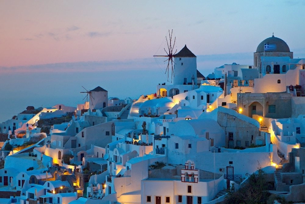 Santorini là sự lựa chọn của nhiều cặp đôi dành cho tuần trăng mật