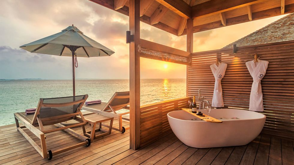 Khu nghĩ dưỡng Hurawalhi Island Resort nằm trên đảo riêng ở Maldives