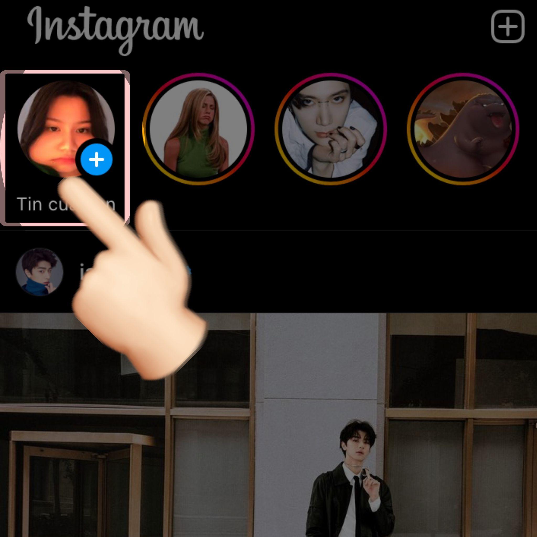 Nhấp vào “tin của bạn” ở góc trái của giao diện Instagram để mở Camera