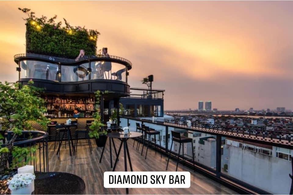 Diamond Sky Bar với không gian thoáng mát rộng rãi