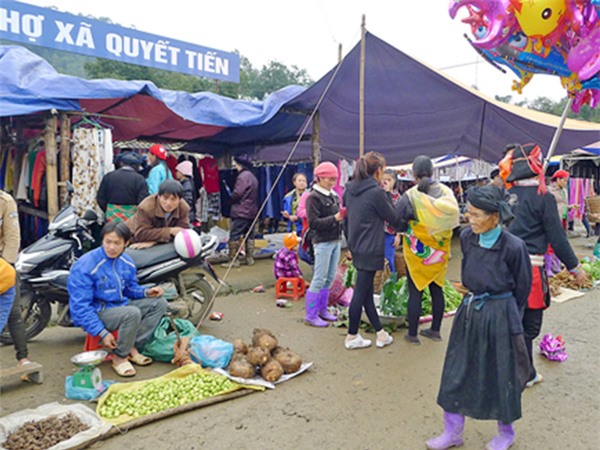 Thị trấn Đồng Văn còn có Chợ Đồng Văn họp vào Chủ Nhật hàng tuần