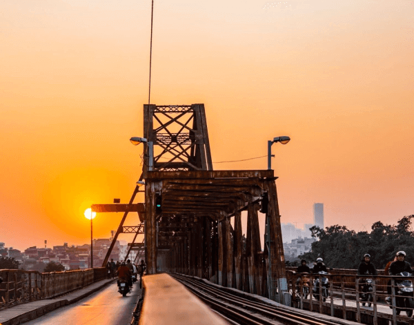 Cầu Long Biên là điểm đến hoàn hảo