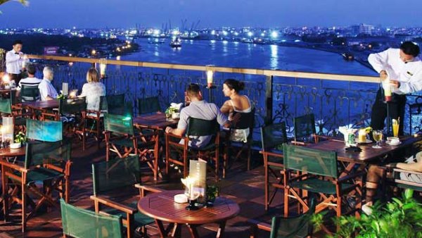 Top 5 quán bar rooftop siêu chill ngắm Sài Gòn về đêm