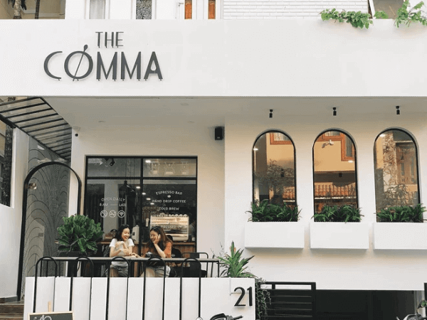 The Comma Coffee là một quán cà phê sang trọng với phong cách trẻ trung