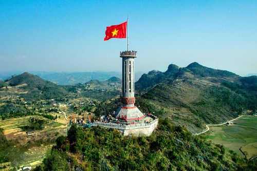 Cột cờ Lũng Cú một trong các địa điểm du lịch Hà Giang nổi tiếng nhất