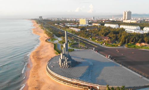 Bãi biển nằm gần khu dân sinh thành phố Tuy Hòa
