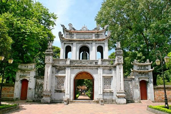 Văn Miếu - Quốc Tử Giám là một di tích lịch sử nổi tiếng của Việt Nam