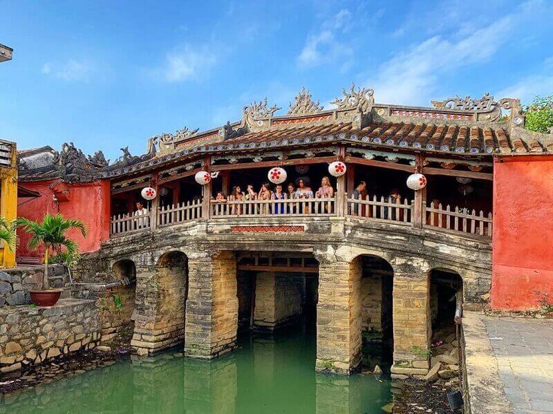 Kiến trúc chùa Cầu có nguồn gốc từ xứ xở hoa anh đào.
