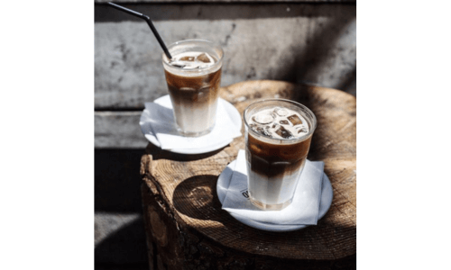 Cách chụp ly cà phê đẹp vào buổi sáng